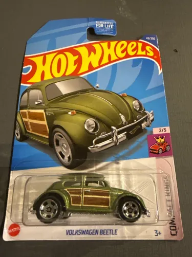 Hot Wheels Volkswagen Beetle - compact kings verde - Fusca