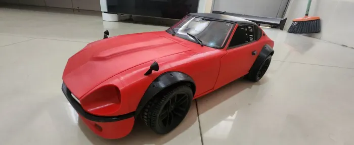 Carro de Controle Remoto (RC) Datsun Sakura 240Z (3D Sets) Escala 1:8 (51cm)