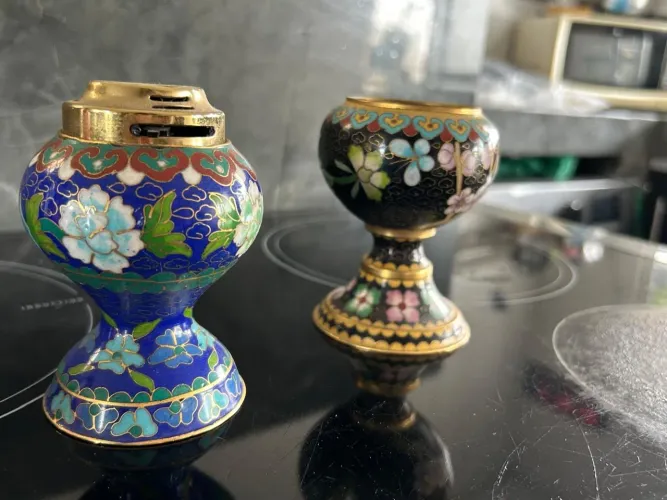 Vasinhos de metal decorados