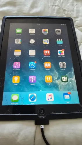 iPad Apple com tela trincada