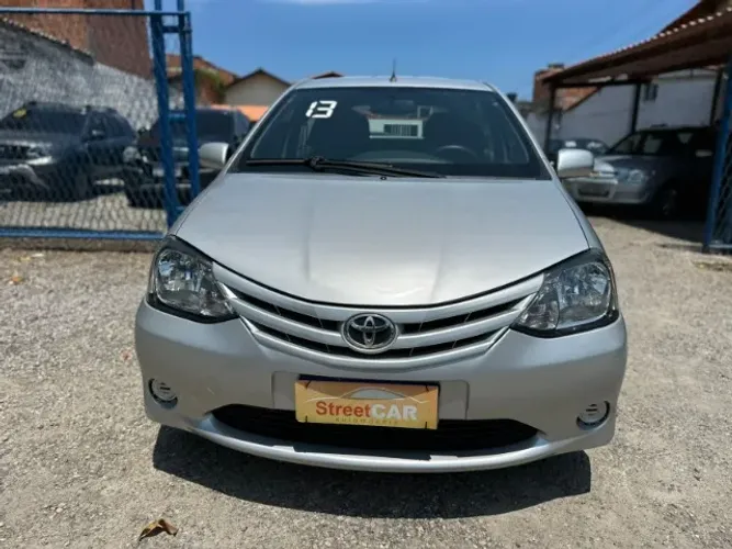Toyota Etios X 1.3 Flex 16V 5P Mec. 2013