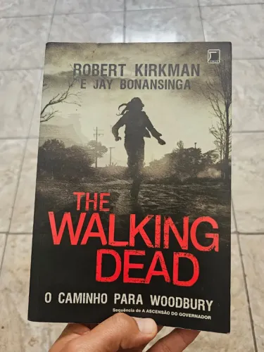 Livro The Walking Dead: O Caminho para Woodbury (Vol. 2) Capa Comum