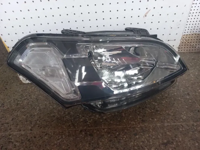 Farol Dianteiro Kia Soul 2015 lado direito