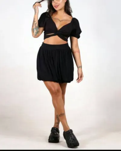 Saia shorts balone preto tm 40/42 na etiqueta