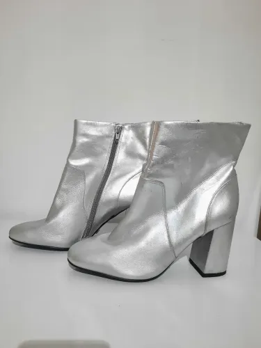 Bota Arezzo Prateada