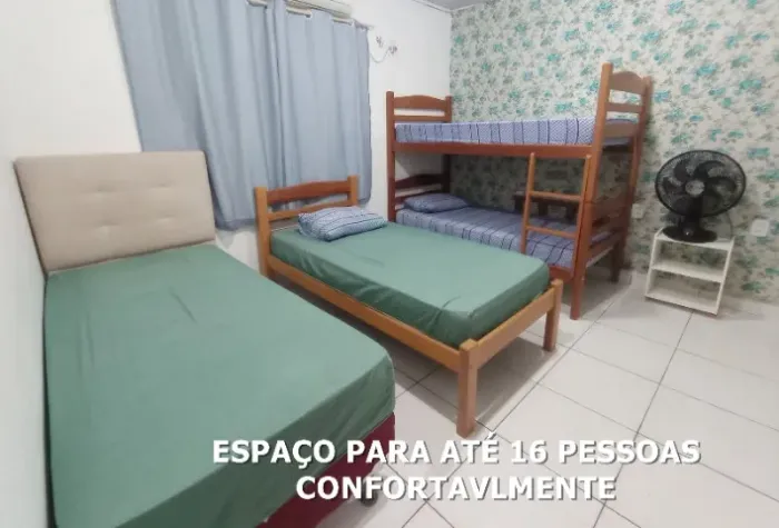 PQ ficar em um hotel? Fique em de casa de aluguel de temporda.  Até 3 quartos, ar e Wifi