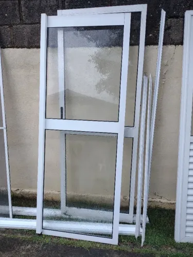 Porta duas folhas de alumínio 