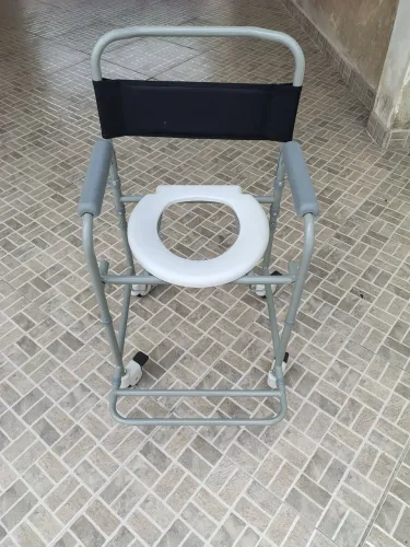 Cadeira banho semiNova desmonta
