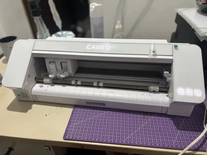 Silhouette cameo 4