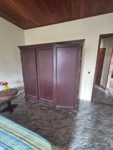 Guarda roupa antigo