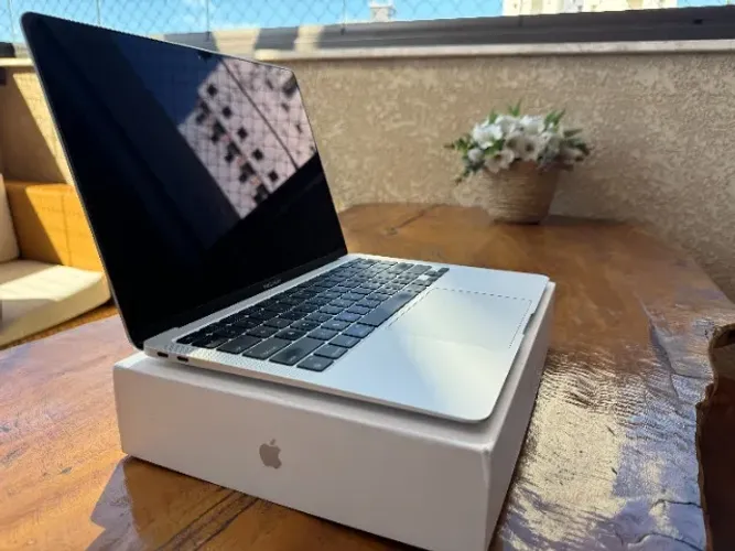 MacBook Air M1 (2020) / 8GB RAM / 256GB SSD / Estado Impecável