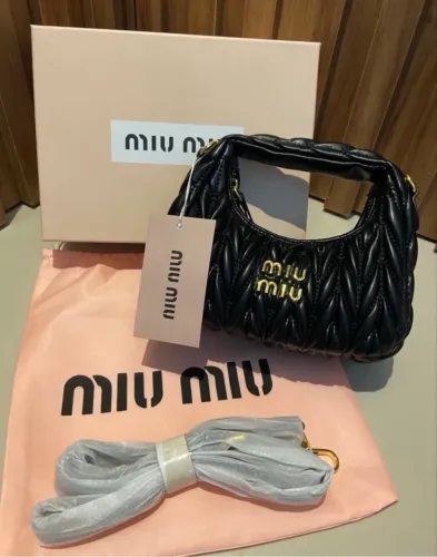 Bolsa miu miu wander napa matelassê Preta - Acomonha caixa