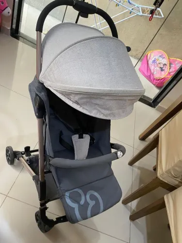 Carrinho de bebês Gêmeos novinhos.