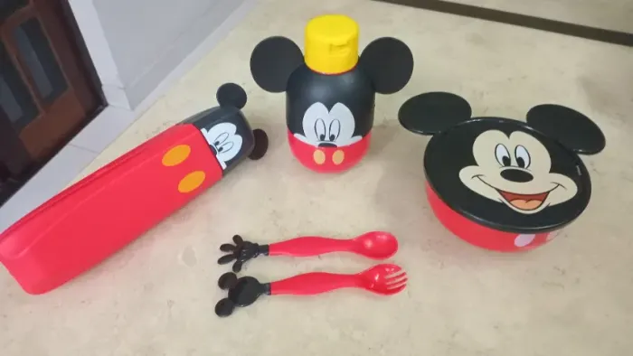 Kit desapego Itens Mickey (Garrafinha, porta trecos, pote redondo, colher e garfo)