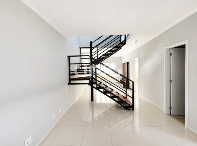 Casa Residencial para locação no Condomínio Village Água Branca Residencial em Piracicaba