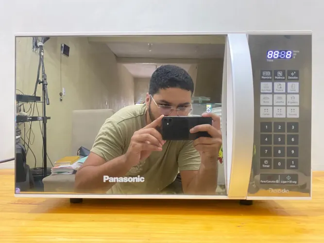 MICRO-ONDAS ESPELHADO 21 L - IMPECÁVEL