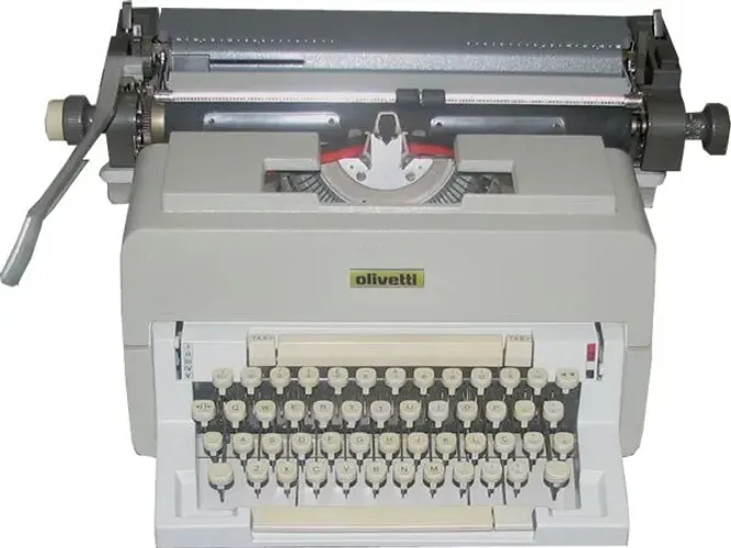 Máquina De escrever Olivetti Linea 98 (Somente 750,00)