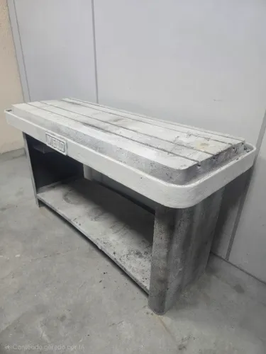Mesa de Máquina com Rasgos T