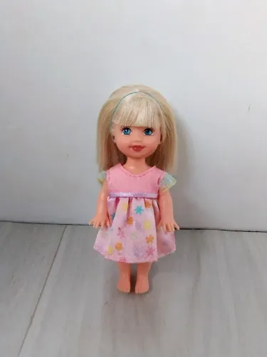 Kelly boneca filha da Barbie