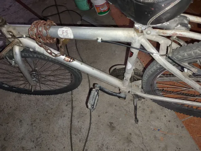 Bicicleta toda de alumínio