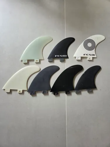 Quilhas de surf usadas