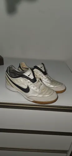Chuteira nike tiempo pro