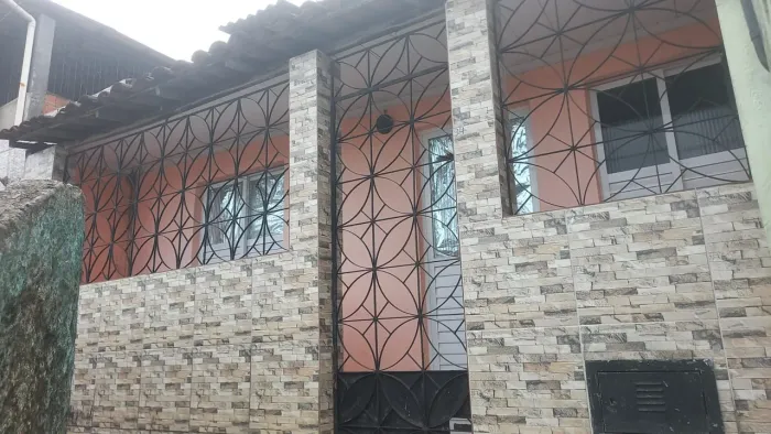 VENDO CASA NA AVENIDA SAN MARTINS(NÃO ACEITO TROCAS)