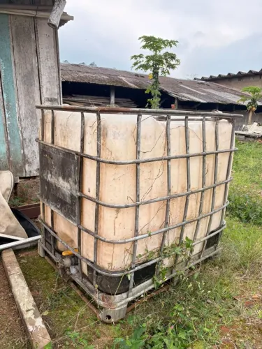 Caixa de água tipo IBC - container