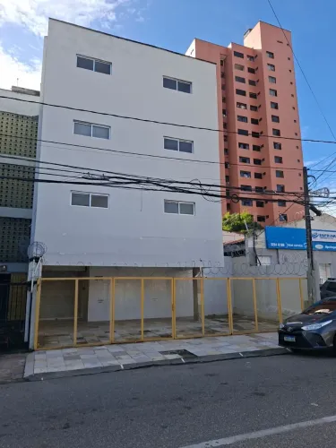 Ponto comercial de aproximadamente 210m² em localização privilegiada na Aldeota. Com 3 sal