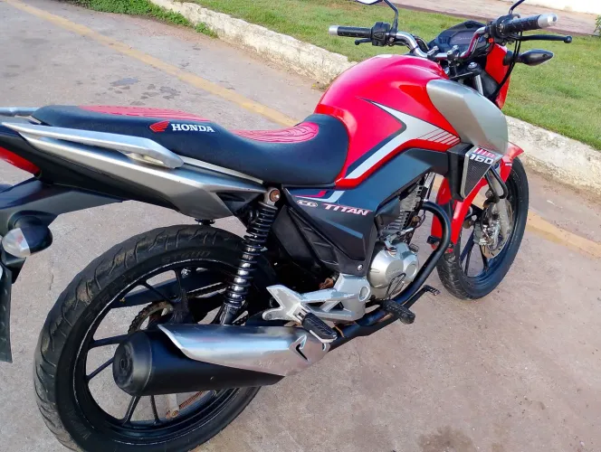 Vendo uma moto HONDA TITAN 160