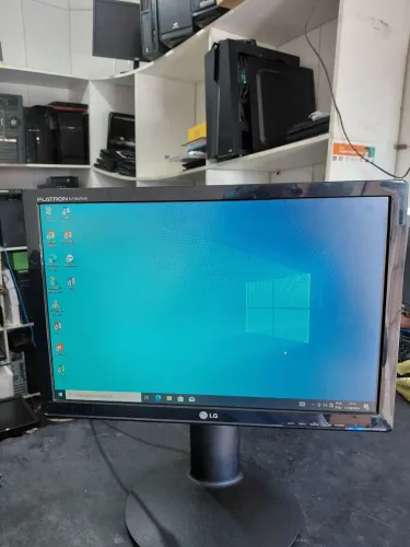 MONITOR LG COM PÉ GIRATÓRIO