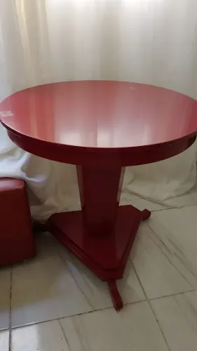 Vendo linda, mesa para colocar em sala.