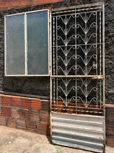 Porta de ferro