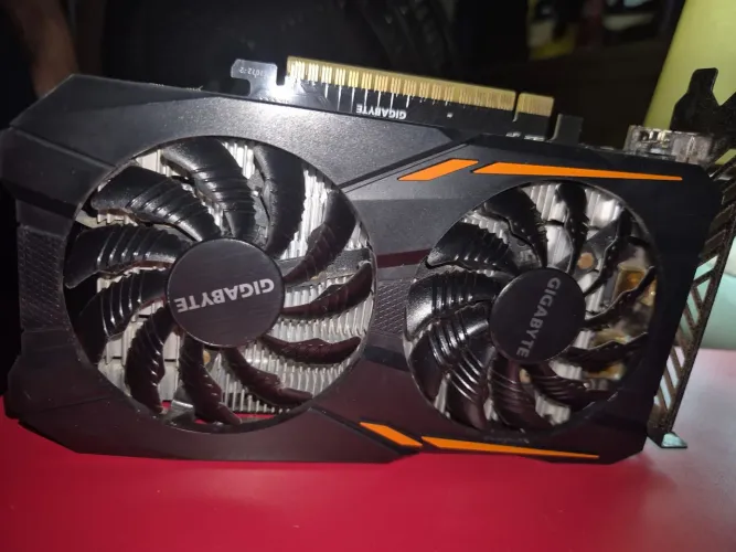 GTX 1050 2GB<br>em otimas condições<br>roda a maioria dos jogos
