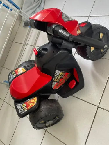 Moto elétrica carregável