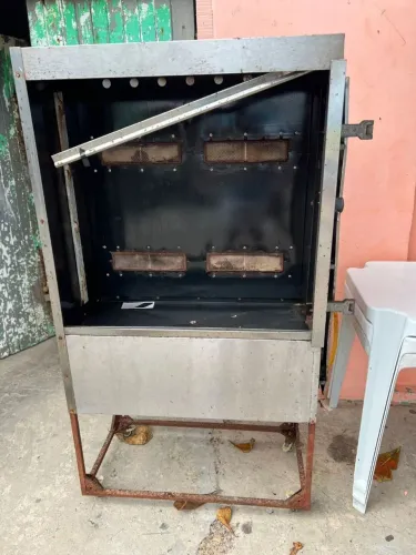 Assadeira de frango usada