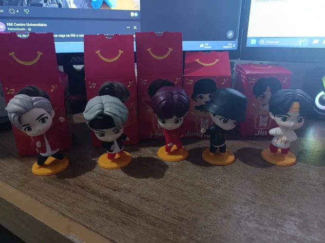 BONECOS BTS MC DONALD'S