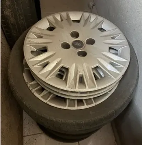 Jogo de Rodas Originais Aro 15 Ford Ka/Fieste com rodas e Calotas