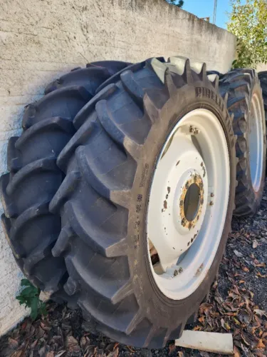 Par Pneus Agrícolas Pirelli Finos p/ Pulverização 13.6-38 14 Lonas Completos Usados