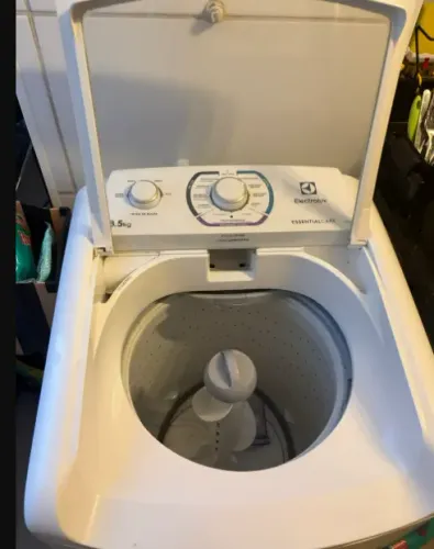 Electrolux Essential Care 8,5kg (modelo LES09) Usada - 127V