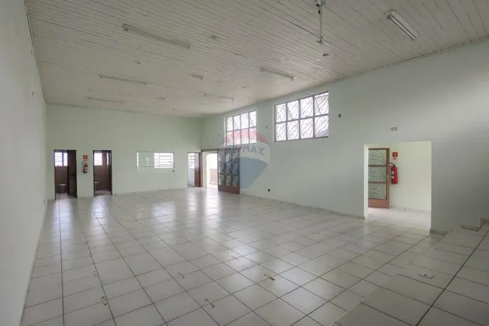 Salão Comercial para locação em Votorantim com 169,38 M², ideal para igrejas, salão de fes