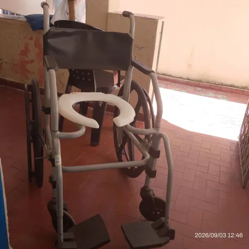 Cadeira de rodas para banho
