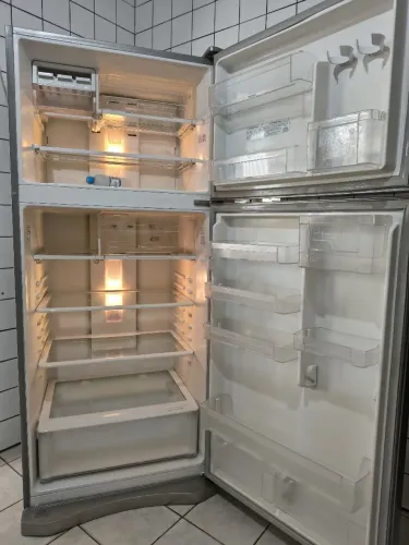 Geladeira DF80 553 litros Frost Free inox