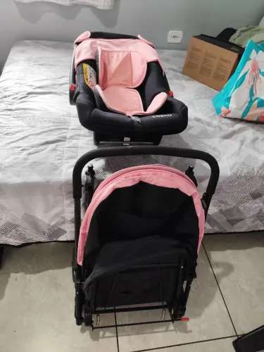 Carrinho de Bebê Alça Reversível com Bebê Conforto Cosco Kids - cor rosa