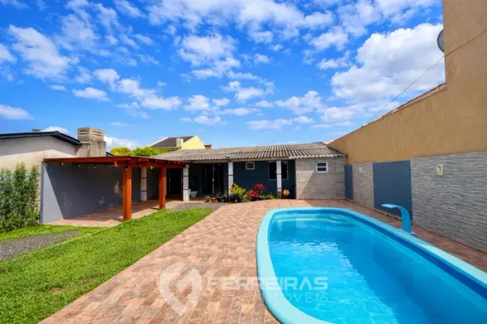 Locação anual em Tramandaí | Casa 3 dormitórios com piscina, pátio fechado e área gourmet