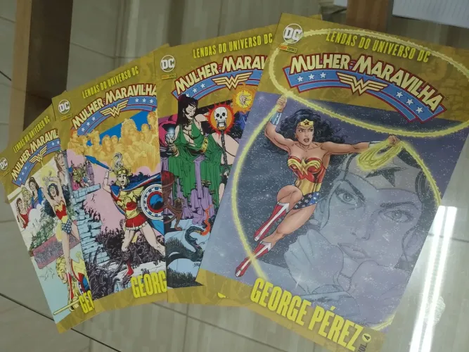 Lendas do Universo DC - Mulher Maravilha de George Perez. 4 edições em ótimo estado.