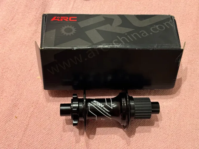 Cubo Arc MT-009R 28 furos microspline shimano
