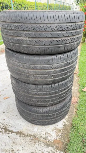 PNEU 215/35 Aro 18