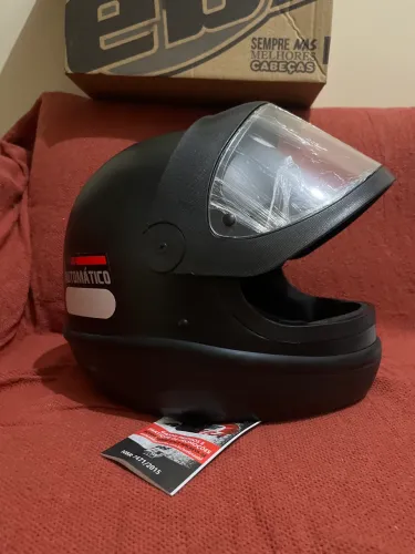 Capacete preto fosco 