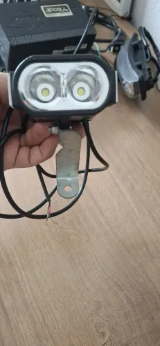 FAROL DE BICICLETA ELÉTRICA